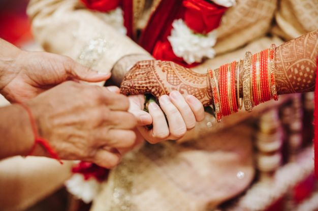 Are Online Marriage Services a Viable Option While Looking for A Perfect Groom Online?