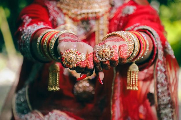 How Marriage Bureaus Handle Non-Linear Relationship Expectations?