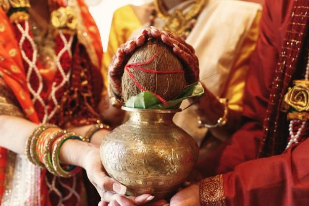 How Does a Marriage Bureau Help in Finding the Right Partner?